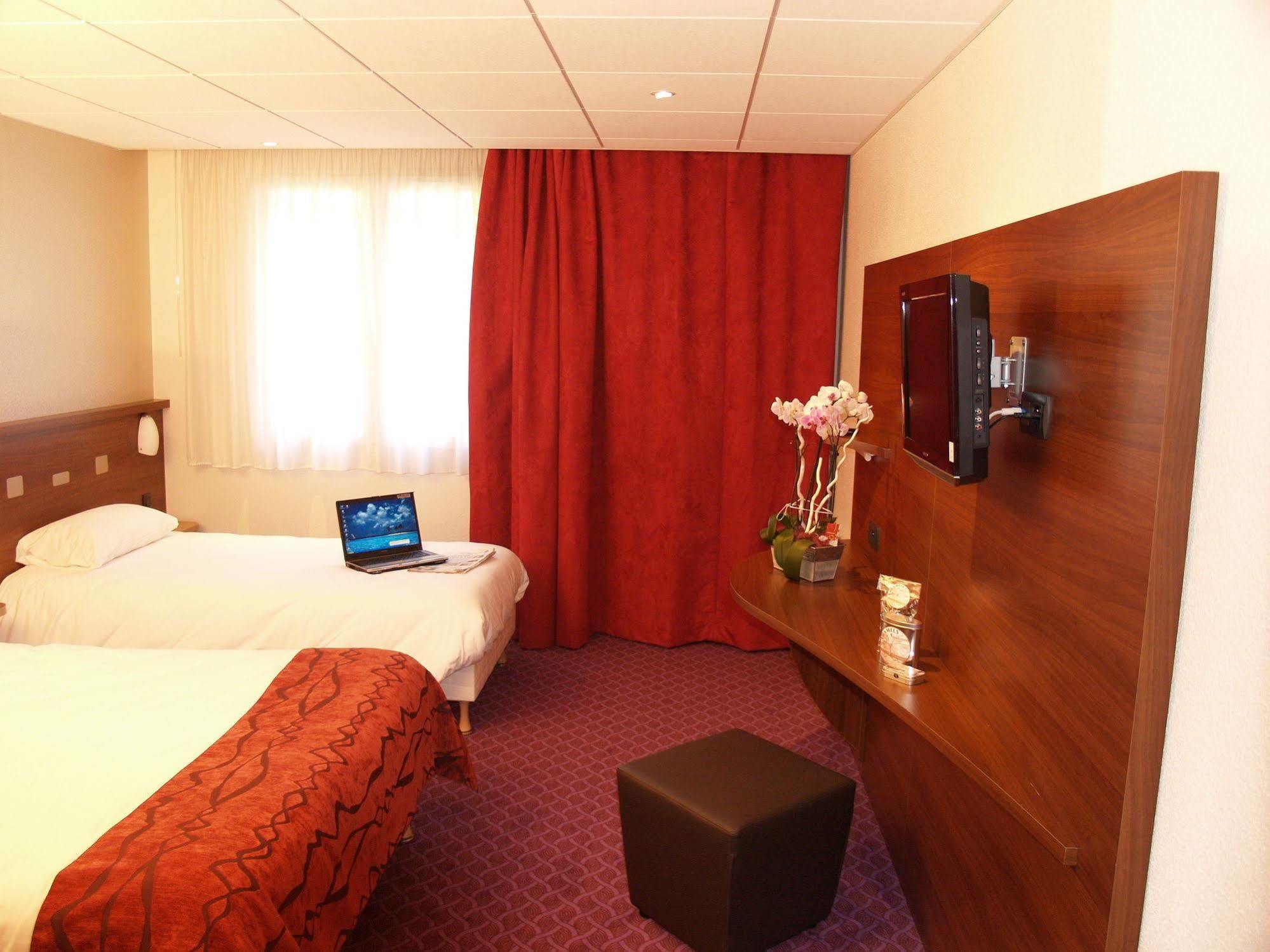 Brit Hotel Nantes Vigneux - L'Atlantel Экстерьер фото