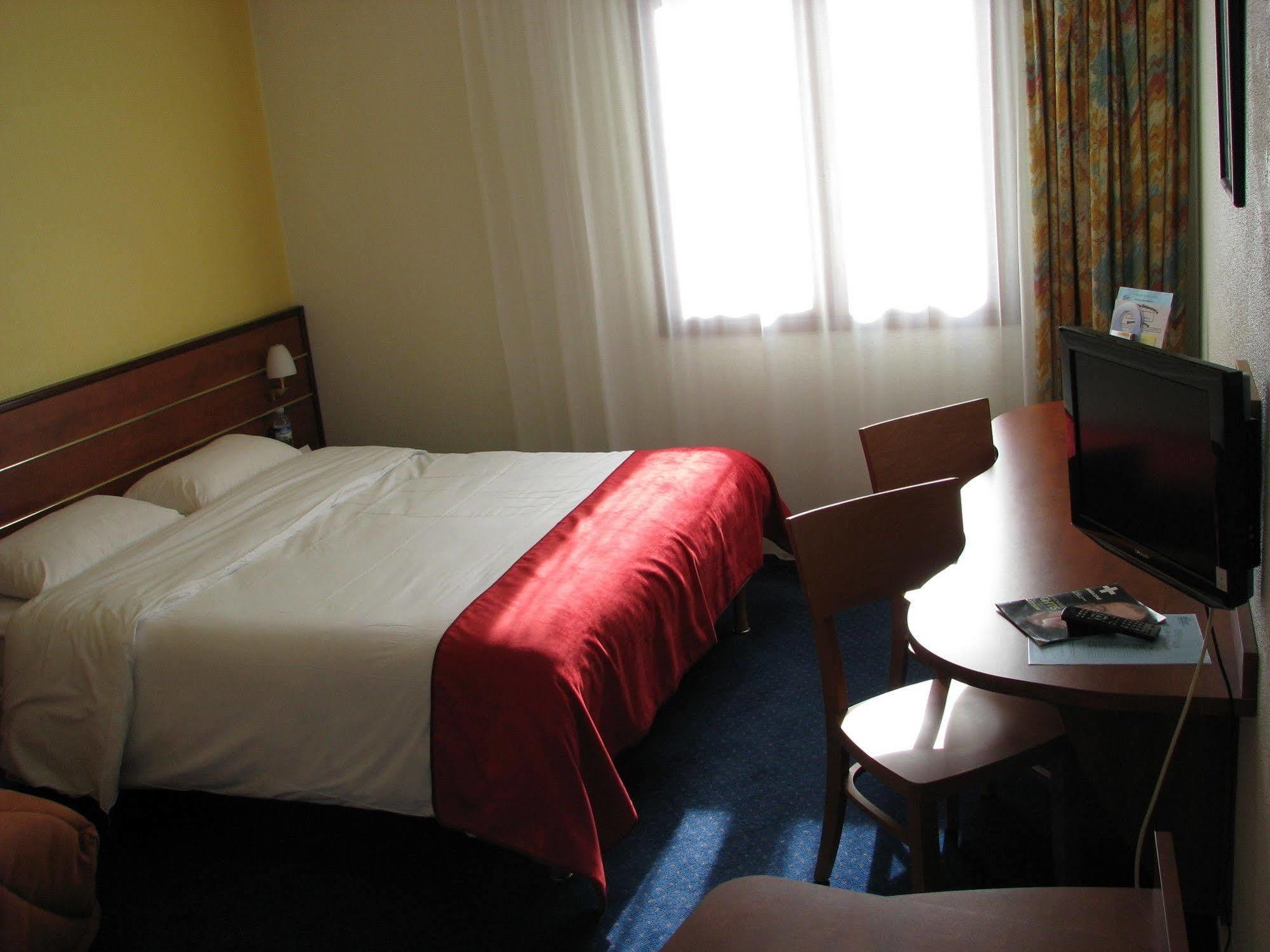 Brit Hotel Nantes Vigneux - L'Atlantel Экстерьер фото